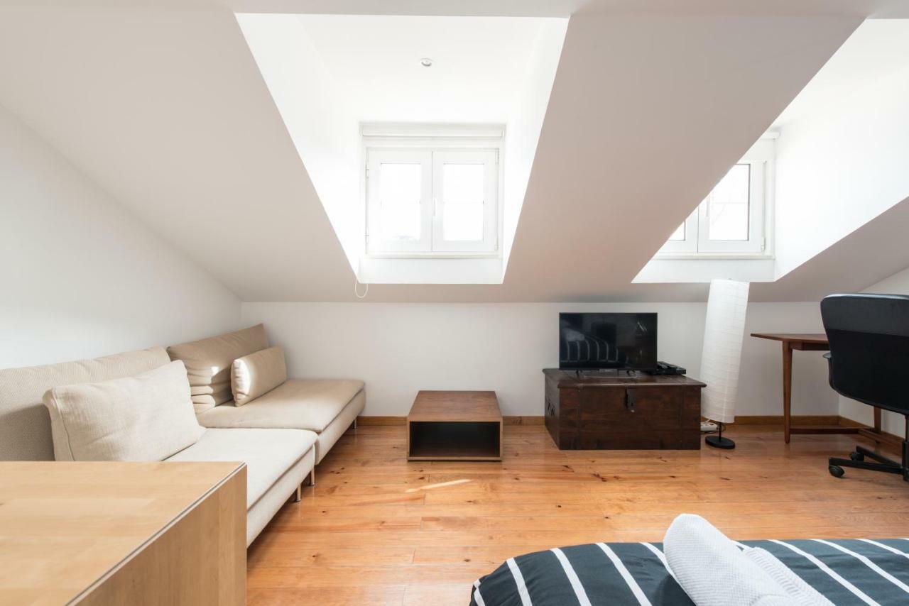 Cozy Apartment In Bairro Alto Lisbon Exterior photo